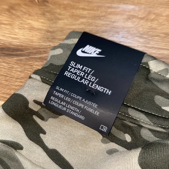 Nike Tech Nike Standard Fit Taper Leg NIKE SLIM FIT TAPER LEG